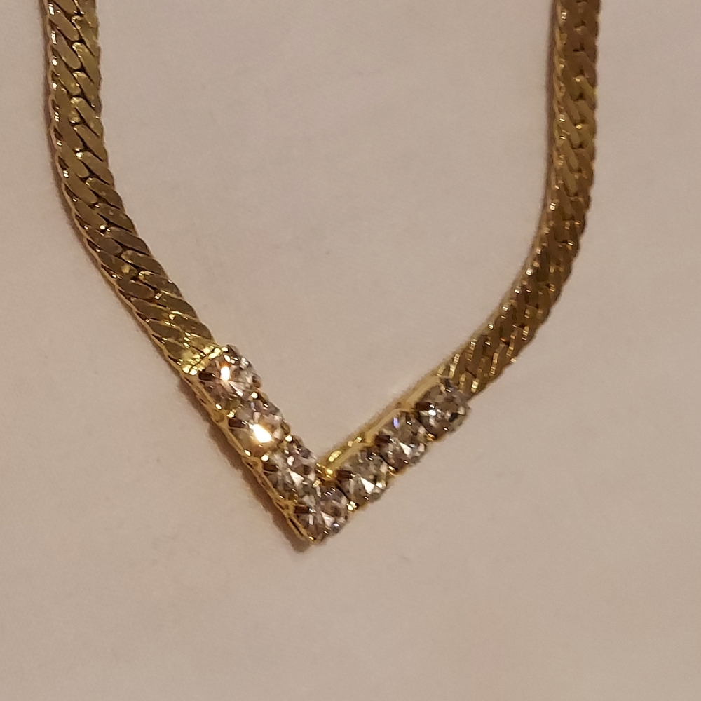 Herringbone Design Goldtone Chain Necklace With Clear Rhinestones Center Accent